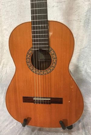 ESTEVE 15441PS Guitare Esteve Mod.1ps Table Cedre